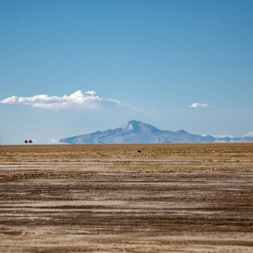 Mountain across brown desert, illustrating data governance in the cloud