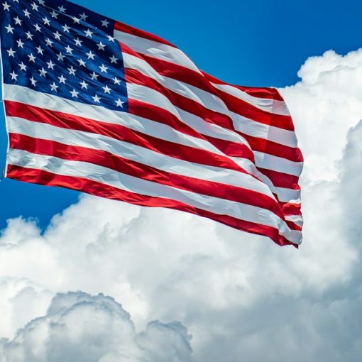 An american flag flying high in the sky, illustrating EU and US cooperation on cloud computing
