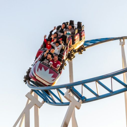 People riding a roller coaster, illustrating the Gartner hype cycle for cloud computing