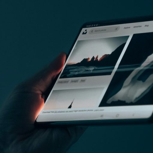 A hand holding a tablet, illustrating mobile cloud computing trends