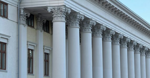 A grand building facade with many white classical columns, illustrating NIST cloud computing standards