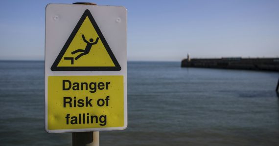 A sign warning of a danger of falling, illustrating the major risks of cloud computing