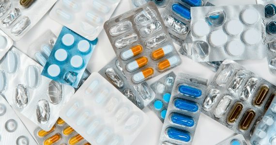 A pile of pills sitting next to each other on top of a table, illustrating fixing virtualization problems